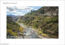 Lade das Bild in den Galerie-Viewer, Ausblick-auf-Fluss-in-den-Anden-Grüne-Landschaft-mit-Chacras-und-Felsen-Flussschlucht-Flussbett-in-Peru-35x50cm