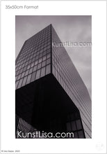Lade das Bild in den Galerie-Viewer, Architekturfotografie-mit-Schwarz-Weiß-Grau-Filter-Hochhaus-Hotel-mit-Glasfront-im-Medienhafen-Düsseldorf-in-Deutschland-Hyatt-Regency-Format-35x50cm