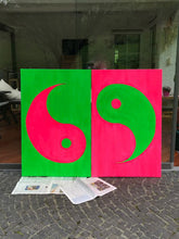 Lade das Bild in den Galerie-Viewer, Abstrakte Malerei auf Leinwand "Yin und Yang in Neon-Farben" - je 115x75x1,5cm