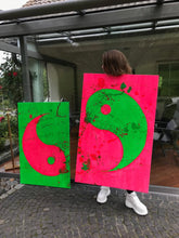Lade das Bild in den Galerie-Viewer, Abstrakte Malerei auf Leinwand "Yin und Yang in Neon-Farben" - je 115x75x1,5cm